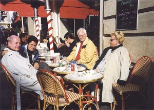 Entspannung in Paris: v.l: Schorsch Fleischauer, Anne-Bärbel Bierbach, Günter Pulm, Brigitte Schramm