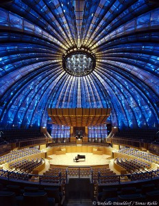 Tonhalle Düsseldorf: Neueröffnung am 4. November 2005. Grandiose Optik ge- paart mit herrlicher Akustik im ehemals größten Planetarium der Welt. Sicher einer der ungewöhnlichsten und inter- essantesten Konzertsäle Europas.