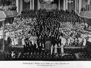 Düsseldorf: Alte Tonhalle - Kaisersaal Mahler: 8. Symphonie im Jahre 1912 Mit nahezu 1.000 Mitwirkenden