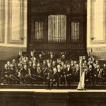Die Düsseldorfer Symphoniker
unter Robert Zerbe um die
Jahrhundertwende in der
alten Tonhalle.