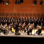 Florian Merz mit dem Orchester RheinKlang und dem Musikverein bei Schumanns "Nachtlied". Bild: (c) Dr. Gundula Schlink.