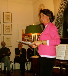 Die Schumann-Forscherin Dr. Irmgard Knechtges-Obrecht bei einem Vortrag im Schumann-Haus Düsseldorf