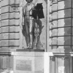 Mendelssohn-Denkmal: Denkmal von Clemens Buscher für Felix Mendelssohn Bartholdy an der Seite des Stadttheaters Düsseldorf um 1901. Stadtarchiv Düsseldorf