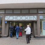 Kaufhaus Schocken: Der Eingang zum großartigen archäologischen Museum Chemnitz, dem SMAC