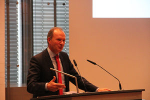 Michael Breuer, Präsident des Rheinischen Sparkassen- und Giroverbandes, bei seiner Rede zur Preisverleihung