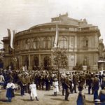 Mendelssohn-Denkmal: Einweihung der Denkmäler von Mendelssohn und Immermann vor dem Stadttheater am 3. August 1901