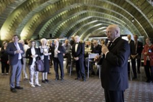 Musikvereinsvorsitzender Manfred Hill begrüßt die Ehrengäste des Festaktes im "Grünen Gewölbe" der Tonhalle Düsseldorf