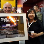Musikvereinssängerin Takako Okano mit Manfred Hill und dem Gesamtbild vom Musikfest