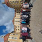 Inaktivenreise 2022: Gruppenbild vor dem Schloss Moritzburg