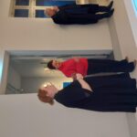 Schumann-Haus Eröffnung: Kulturdezernentin Miriam Koch und Direktorin Dr. Sabine Brenner-Wilczek (v.r.n.l.) begrüßen die Mitglieder des Fördervereins zu einer Vorbesichtigung des Museums im Berüßungs-Saal vor Eintritt in die sog. Beletage