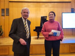 Schumann-Haus eröffnet: Kulturdezernentin Miriam Koch mit Herbert Hennig vom Förderverein Schumann-Haus Düsseldorf
