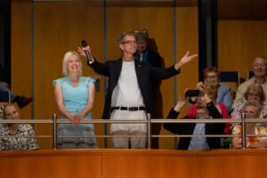 SingPause-Gästekonzert: Bürgermeister Josef Hinkel begrüßt die Kinder und deren Gäste