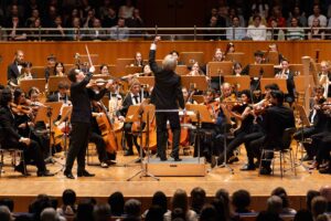 Dragos Manza beim Soloauftritt im Abschiedskonzert(Robert Schumann: Violinkonzert D-Moll, WOO 1)