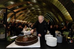 12.9.2024: Geburtstagsgala für Adam Fischer in der Tonhalle Düsseldorf: Die wunderschöne Geburtstagstorte im ersten Anschnitt