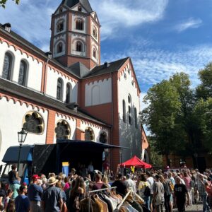 Bürgerhilfe Gerresheim: B.H.G. Impressionen vom Straßenfest am 7.9. in Gerresheim und vom Trubel auf dem Stiftsplatz vor St. Margareta (Fotos: B.H.G.)