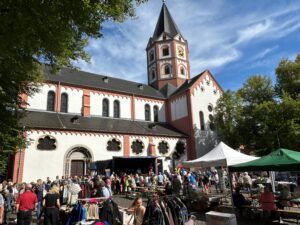 Bürgerhilfe Gerresheim: B.H.G. Impressionen vom Straßenfest am 7.9. in Gerresheim und vom Trubel auf dem Stiftsplatz vor St. Margareta (Fotos: B.H.G.)