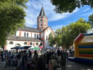 Bürgerhilfe Gerresheim: B.H.G. Impressionen vom Straßenfest am 7.9. in Gerresheim und vom Trubel auf dem Stiftsplatz vor St. Margareta (Fotos: B.H.G.)