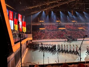 BW-Musikfest: Das Stabsmusikkorps der Bundeswehr mit dem Wachbataillon beim Bundesministerium der Verteidigung, das Heeresmusikkorps Neubrandenburg und das Luftwaffenmusikkorps Münster