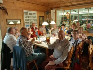 Titisee-Reise 2024: Abendstimmung im Bergsee-Restaurant Titisee