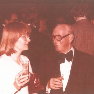 Dr. Wolfgang Waldmann mit seiner Tochter Irene Pallmer nach der Eröffnungskonzert der Tonhalle Düsseldorf in der Rotunde der Tonhalle am 7.4.1978